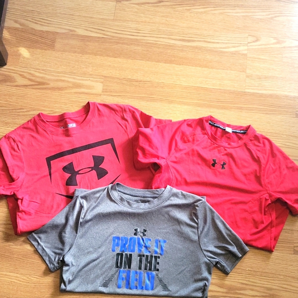 3 Under Armour Boys T-shirts